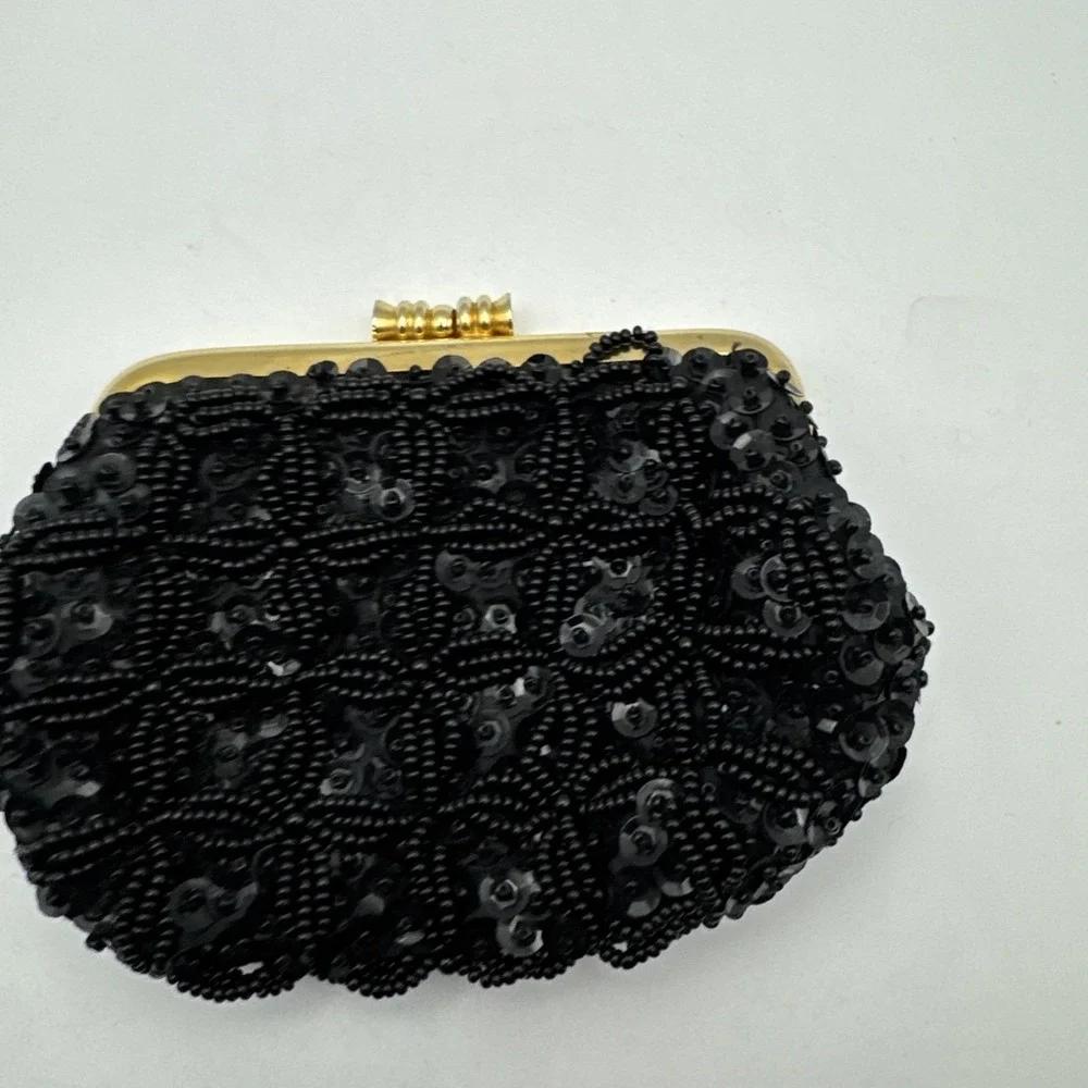 Vintage SAFCO small Black Beaded and Sequin Kiss Closure‎ Clutch